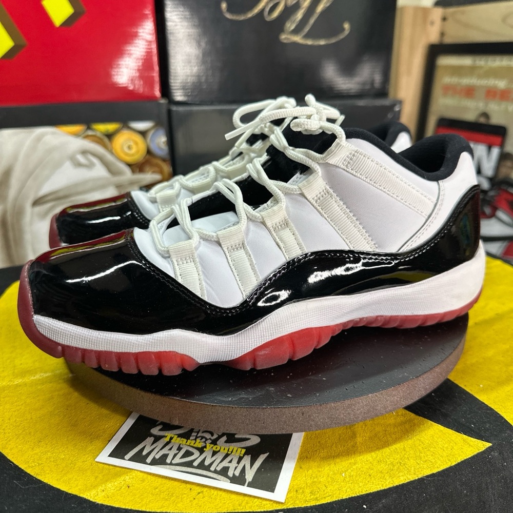 Jordan 11 Retro Low Concord Bred Size 7M/8.5W